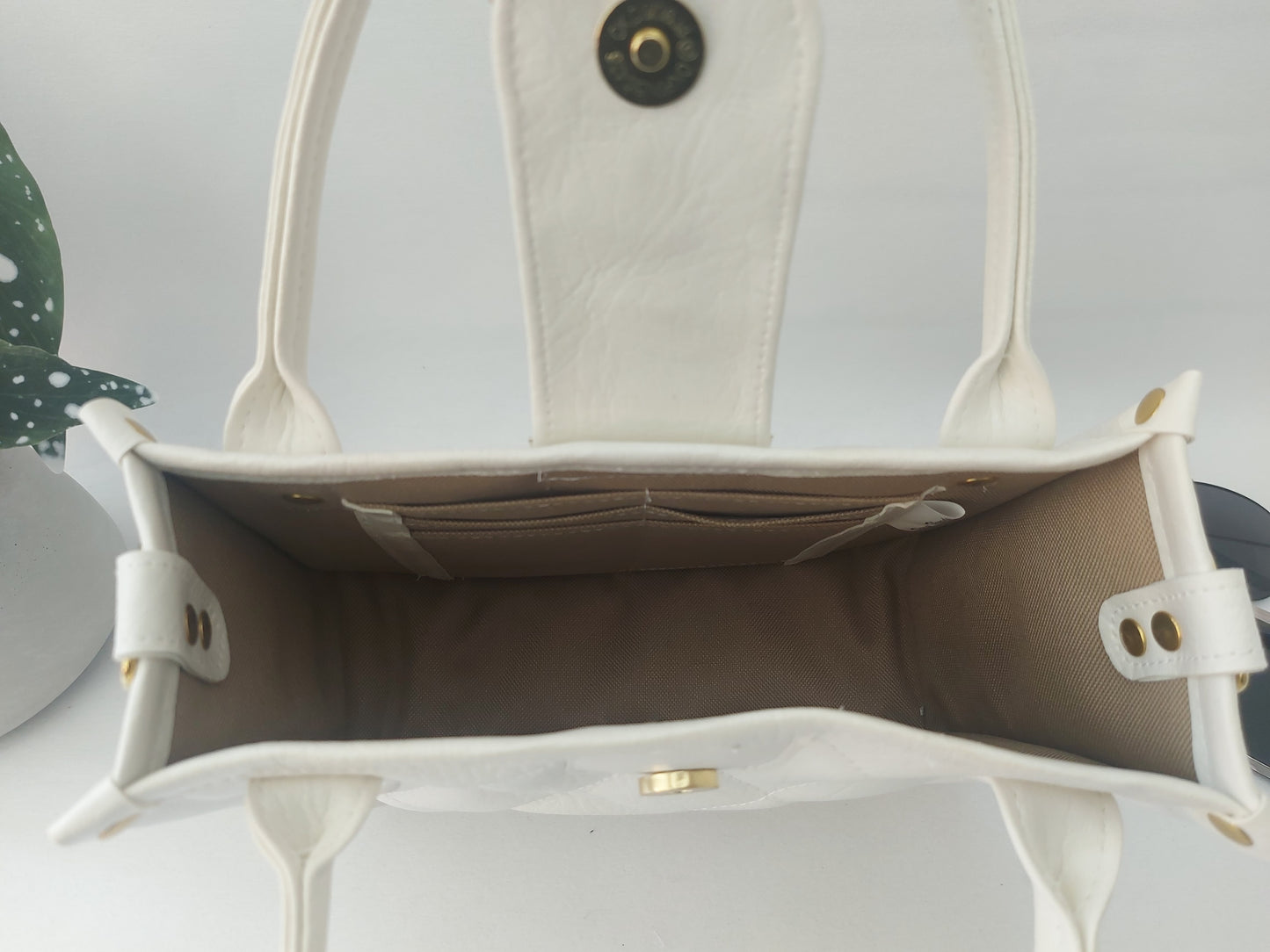 white faux leather small essentials handbag and crossbody (Copy)