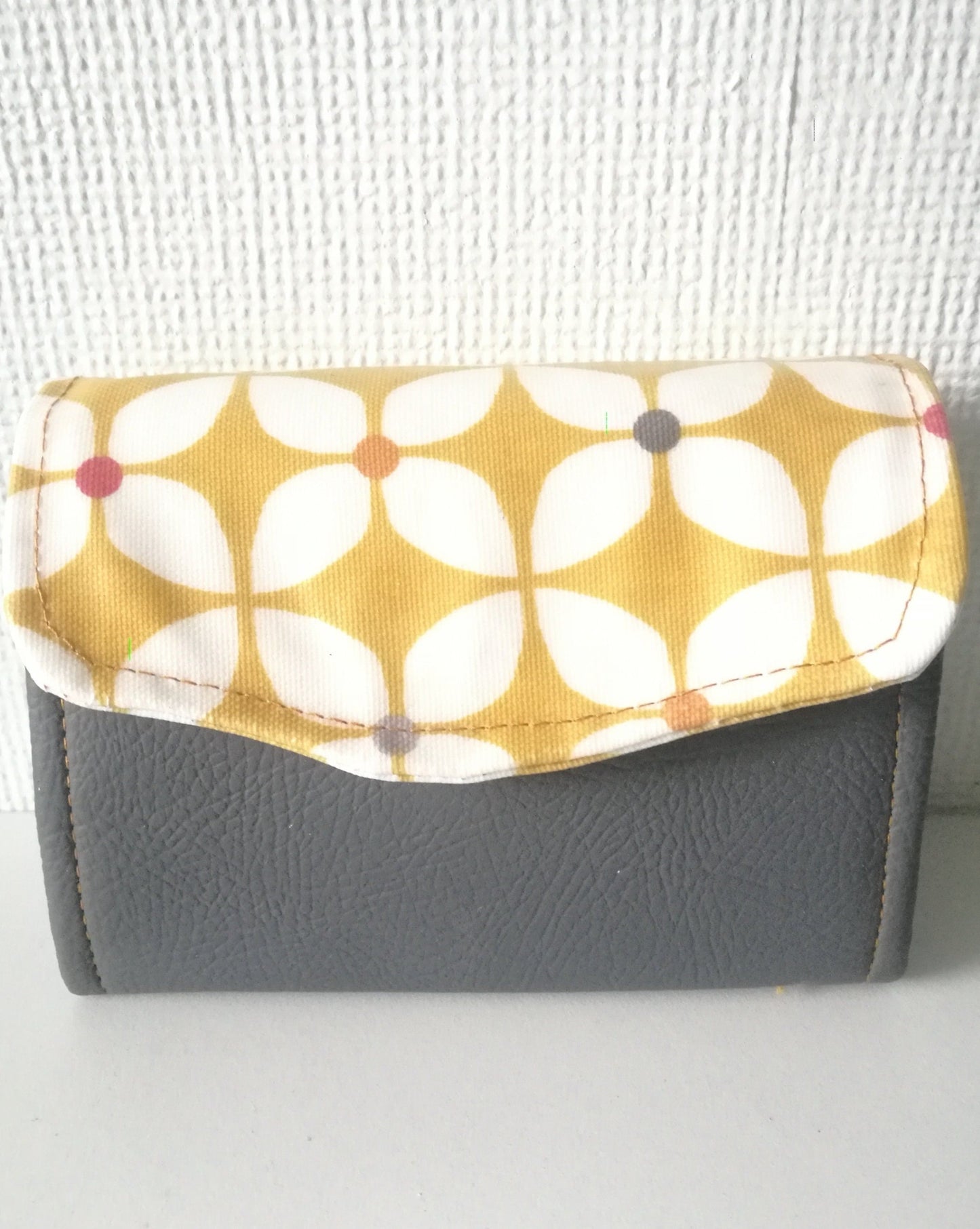 LEATHER /OILCLOTH PURSE wallet with magnetic closure credit card and zippered coin pouch, grey and yellow patterned girls womens purse