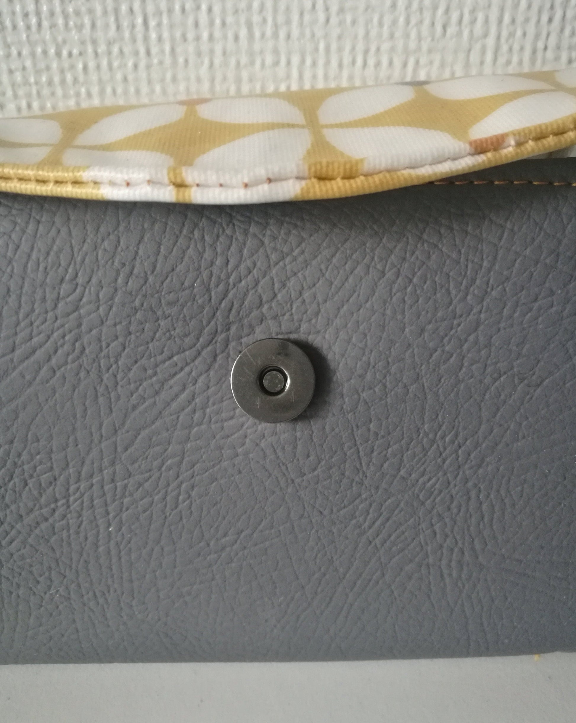 LEATHER /OILCLOTH PURSE wallet with magnetic closure credit card and zippered coin pouch, grey and  yellow patterned girls womens purse
